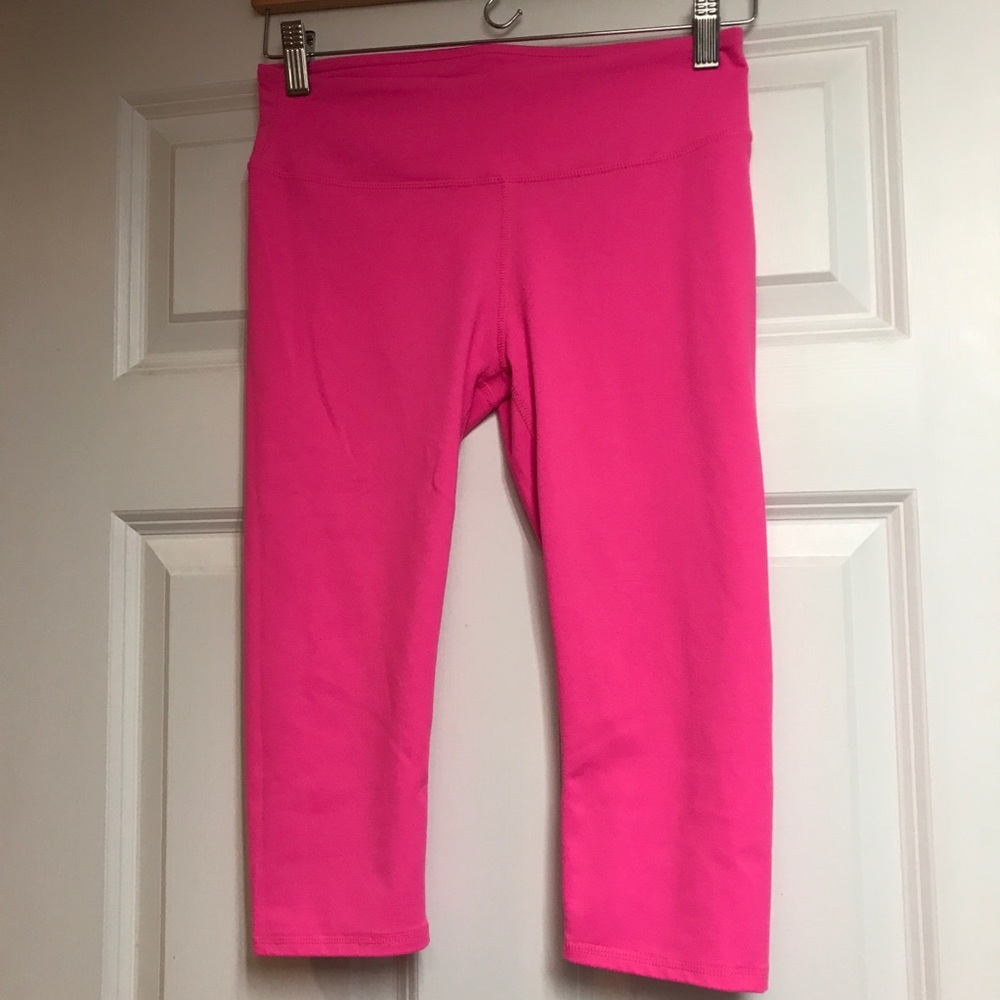 Fabletics hot pink cropped leggings